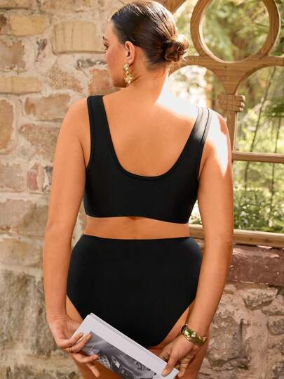 SHEIN Swim Curve مجموعة بيكيني من نوع جسم قصير ثلاثي القطع ، حجم كبير، رقبة مدورة ومن القماش الشاش المثير وبطول عالي الخصر بشرائح مجعدة مناسب للربيع والصيف