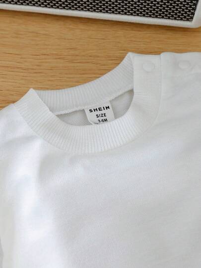 SHEIN Vintaside Kids بلوزة قطنية سادة وبذلة قصيرة جينز مع أربطة مطوية للربيع والصيف للأطفال الصبيان