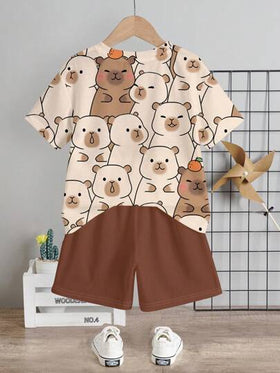 SHEIN مجموعة قصيرة الأكمام والشورت مكونة من 2 قطعة، رسمة كرتونية لقارب الماء والكابيبارا، ملائمة للأطفال الصغار في الصيف، ملابس أطفال صيفية للأولاد الرضع بتصميم بسيط ومريح، ملابس أطفال صيفية للأولاد الرضع بتصميم الدب
