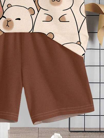 SHEIN مجموعة قصيرة الأكمام والشورت مكونة من 2 قطعة، رسمة كرتونية لقارب الماء والكابيبارا، ملائمة للأطفال الصغار في الصيف، ملابس أطفال صيفية للأولاد الرضع بتصميم بسيط ومريح، ملابس أطفال صيفية للأولاد الرضع بتصميم الدب