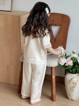 Dazy Kids طقم بيجاما للفتيات مكون من قميص أكمام ثاقبة والرقبة كولييه الدانتيل بتباين اللون وبنطال طويل، ملابس صيفية للفتيات