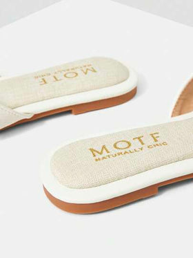 MOTF PREMIUM صندل مسطح من جلد البولي يوريثان بتصميم إصبع القدم مربع