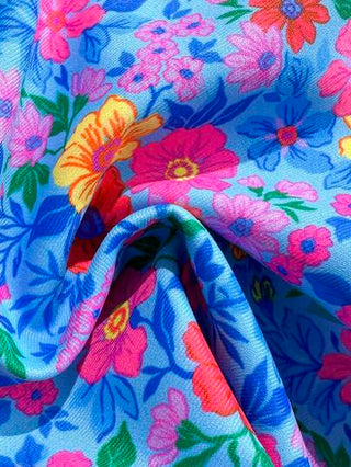 Swim Mod قطعتان طقم بيكيني كامل بطبعات زهور عشوائية، ملابس علوية قطعة هالتر مثلث وسراويل عالية القص، ملابس شاطئية جذابة للإجازات الصيفية
