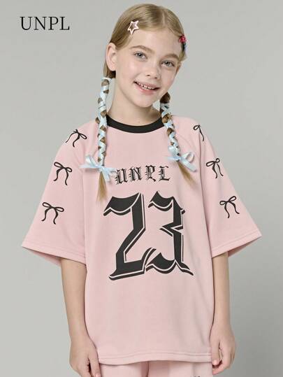 girls-sets فتاة تين مجموعة من قطعتين تي شيرت كم قصير مع طباعة الحروف والفيونكة بألوان متباينة وشورت