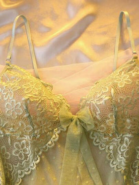 SHEIN مجموعة من قطعتين: فستان بيبي دول قصير من الدانتيل والشبك مع سروال جي-سترينغ للخروج للنساء