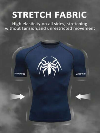 Manfinity Sport Corelite بذلة رياضية بقميص تي شيرت بأكمام قصيرة رقلان وبنطلون بطبعة عنكبوت، للرجال