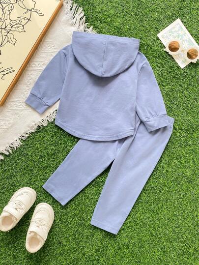 SHEIN Playful Pals طقم ملابس لأربعة فصول من عمر 0 إلى 3 سنوات لطفلة صغيرة: سويت شيرت بأكمام طويلة وحاشية مقوسة وبنطال ضيق، شعار "Daddy's Girl" ثلاثي الأبعاد، أزرق ضبابي، مصنوع من القطن، طقم ملابس خريف/شتاء
