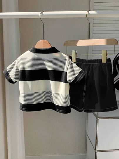SHEIN مجموعة قميص بولو مخطط وشورت أبيض للأطفال الصبيان، مناسبة لحفلات عيد الميلاد والحفلات المسائية والزفاف وحفلات استقبال المولود الجديد وعيد الميلاد الأول وغيرها من المناسبات، مجموعة صيفية للأطفال الصبيان، قميص بولو مخطط وشورت للأطفال الصبيان باللونين ا