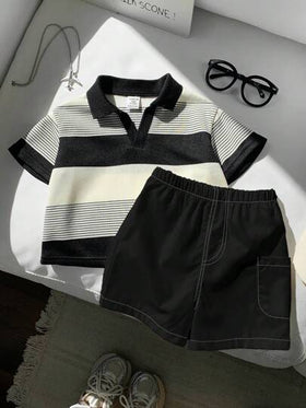 SHEIN مجموعة قميص بولو مخطط وشورت أبيض للأطفال الصبيان، مناسبة لحفلات عيد الميلاد والحفلات المسائية والزفاف وحفلات استقبال المولود الجديد وعيد الميلاد الأول وغيرها من المناسبات، مجموعة صيفية للأطفال الصبيان، قميص بولو مخطط وشورت للأطفال الصبيان باللونين ا