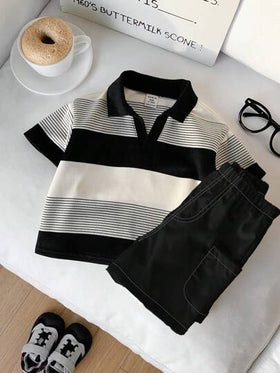 SHEIN مجموعة قميص بولو مخطط وشورت أبيض للأطفال الصبيان، مناسبة لحفلات عيد الميلاد والحفلات المسائية والزفاف وحفلات استقبال المولود الجديد وعيد الميلاد الأول وغيرها من المناسبات، مجموعة صيفية للأطفال الصبيان، قميص بولو مخطط وشورت للأطفال الصبيان باللونين ا
