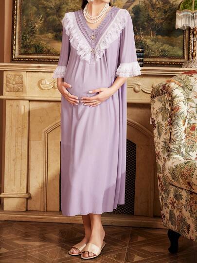Shein Underwear&Sleepwear Maternity بيجامة حمل بأكمام ثلاثة أرباع وأزرار أمامية من النصف مع رقبة على شكل V، مصنوعة من قصاصات الدانتيل بطبقتين مفرطة الحجم