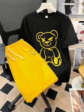 SHEIN طقم قصير الأكمام بياقة دائرية وشورت للأولاد المراهقين مطبوع عليهم دب، 2 قطعة