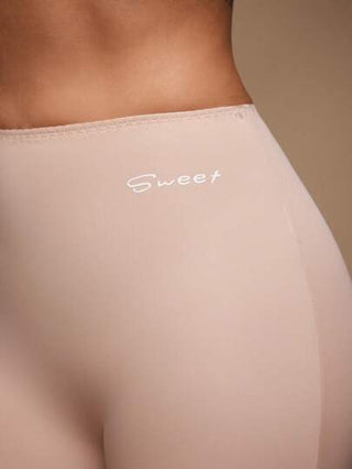 SuitURBody سروال قصير مضغوط بخصر عالي للنساء، مطبوع بالحرف