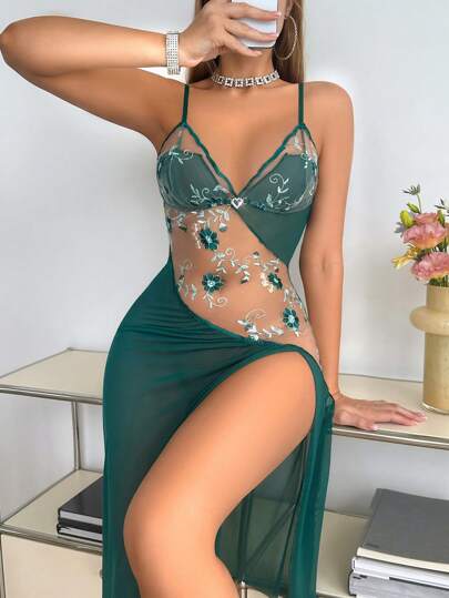 SHEIN فستان نوم شبك مطرز بأزهار بشكل غير متماثل