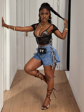 Slaydiva بنطلون قصير كاجوال للسيدات من الجينز مزين بالدانتيل وتصميم جيوب مفتوحة