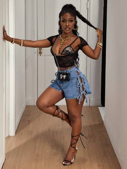 Slaydiva بنطلون قصير كاجوال للسيدات من الجينز مزين بالدانتيل وتصميم جيوب مفتوحة