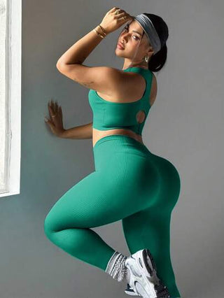 Sport Studio طقم بي جي وسروال رياضي مخطط للنساء ذوات الحجم الكبير