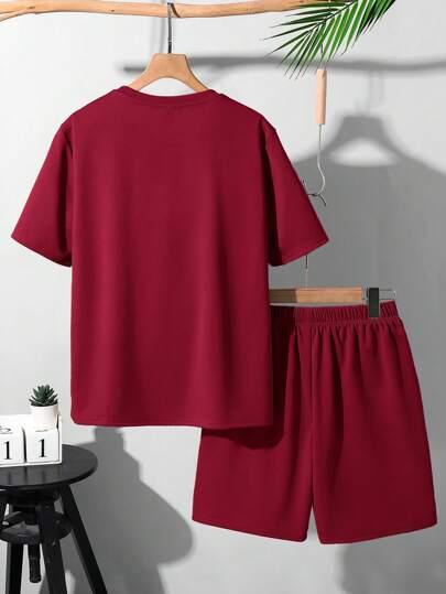 SHEIN 2 قطعة/مجموعة ملابس للفتيان المراهقين كاجوال بطبعة حرف مُنقرَشة وتصميم رقبة دائرية كم قصير ملابس علوية وشورت، مناسبة للتنقل والمدرسة والاستخدام اليومي والرياضة، ملائمة للربيع والصيف