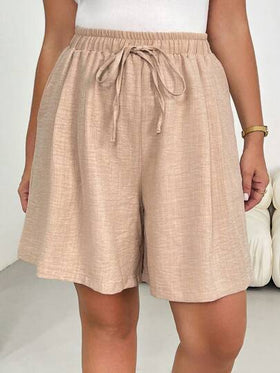 SHEIN Essnce شورت نسائي كاجوال فضفاض وناعم للربيع والصيف، خصر مطاطي، لون كاكي، طراز بسيط، مناسب للخروج، بنطلون فضفاض، طراز أوروبي صيفي، للمطار، طراز بوهيمي، للعطلات، طراز المال القديم، شورت مريح، شورت متدفق، شورت برمودا
