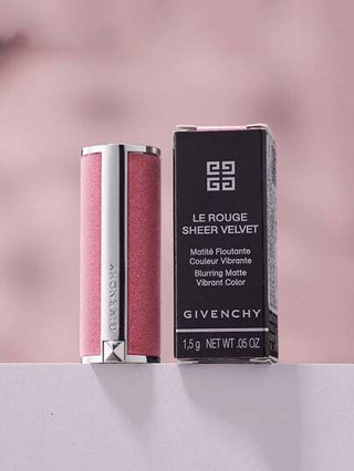 Givenchy [ميني] جيفنشي لوروج شير فيلفت ماتي أحمر شفاه # N37 1.5 جرام / أحمر شفاه ماتي مشوش / أحمر الشفاه الماتي شفاف الجديد في علبة مخملي وردي قابلة لإعادة التعبئة. نهاية خفيفة الوزن ، نتائج تدوم طويلاً