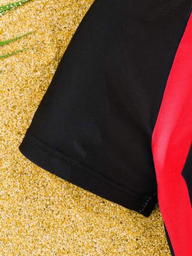 SHEIN بدلة سباحة قطعة واحدة ذات نمط رياضي كاجوال مناسبة للأولاد، للشاطئ والسباحة والتزلج على الأمواج
