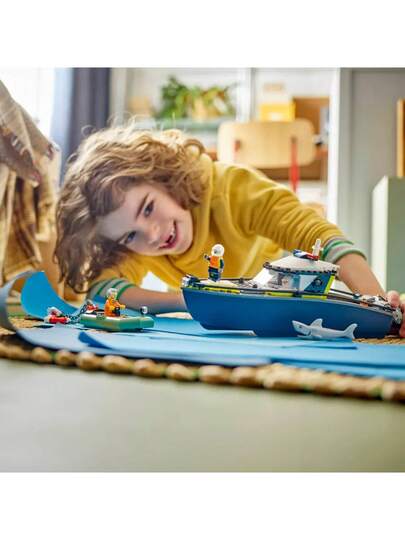 مجموعة ألعاب بناء LEGO 60456 مطاردة القارب في المدينة