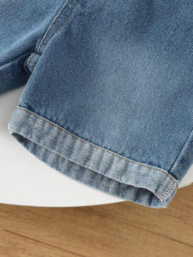 SHEIN مجموعة ملابس صيفية للأولاد تتكون من 2 قطعة: ملابس علوية أبيض كم قصير وشورت جينز، مريحة وبسيطة وعملية، مناسبة للارتداء اليومي والرياضة والحفلات والتصوير والعطلات والمناسبات في فصل الربيع والصيف