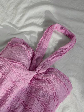 Sweetra المرأة عطلة رسمي لون واحد كشكشة بدون أكمام توب وشورت مجموعة قطعتين