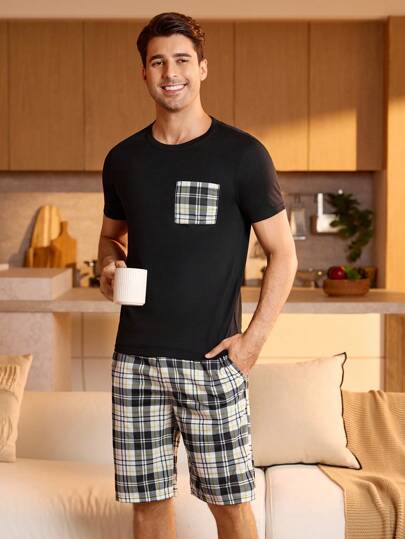 Manfinity Underwear&Sleepwear Basics طقم بيت رجالي مكون من 2 قطعة، ملابس علوية كم قصير بخطوط مربعة وشورت بنفس الخطوط
