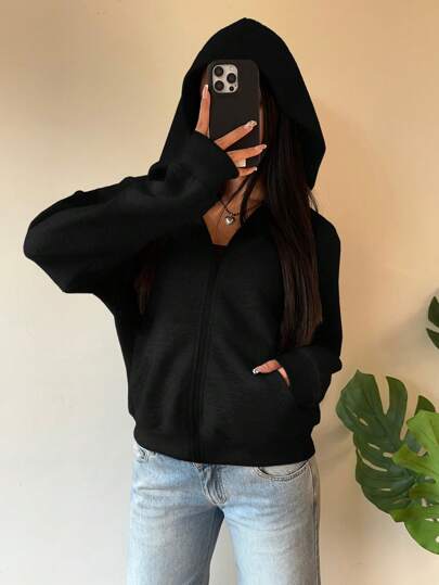 EZwear بلوزة هودي ذات نقشة فارس أسود مصنوعة من الأقمشة المحبوكة