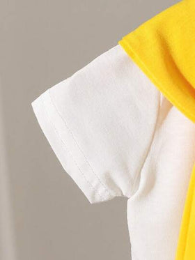 SHEIN Playful Pals طقم بنطلون قصير وتوب أزرق داكن للأطفال والأولاد الصغار، تصميم مزين بالكيب الأزرق، توب أكمام قصيرة أبيض مع شورت أزرق داكن، ملائم لارتداء اليومي في الصيف