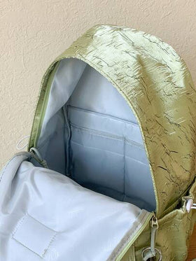 الحقيبة المدرسية الصينية الجديدة للطالبات الجامعيات بتصميم بسيط ورشيق وجاذبية متنوعة، وهي حقيبة ظهر ذات كتفين جذابة للغاية للتنقل، وتصبح الحقيبة الصينية الأكثر أناقة وجمالا في المدرسة. (بدون علقات) شنطه جامعه شنط جامعات شنطة ظهر للسفر حقيبه جامعه