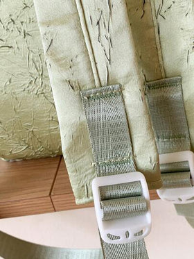 الحقيبة المدرسية الصينية الجديدة للطالبات الجامعيات بتصميم بسيط ورشيق وجاذبية متنوعة، وهي حقيبة ظهر ذات كتفين جذابة للغاية للتنقل، وتصبح الحقيبة الصينية الأكثر أناقة وجمالا في المدرسة. (بدون علقات) شنطه جامعه شنط جامعات شنطة ظهر للسفر حقيبه جامعه