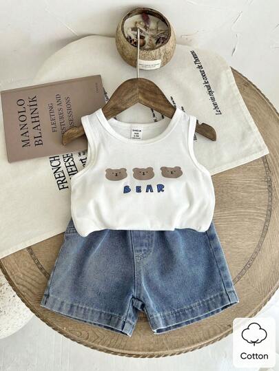 SHEIN Vintaside Kids مجموعة مكونة من قطعتين للأولاد الصغار في الصيف، ملابس علوية أبيض مع طباعة الدب مع شورت جينز ، تصميم بسيط وأنيق، مريح وملائم للخروجات والارتداء اليومي في المنزل، متعدد الاستخدامات في مختلف المناسبات