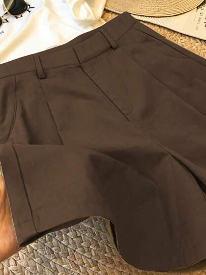 SHEIN سروال قصير كاجوال مربعات أبيض وأسود للمرأة البدينة، مناسب للتنقل والمكتب والأنشطة الترفيهية والخارجية (الحزام غير مشمول)