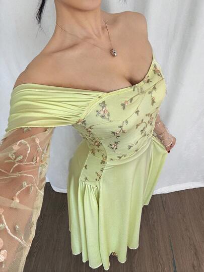 Modelyn فستان نسائي برقبة ساقطة على الكتفين وأكمام طويلة مبروم مصنوع من شبكة صفراء