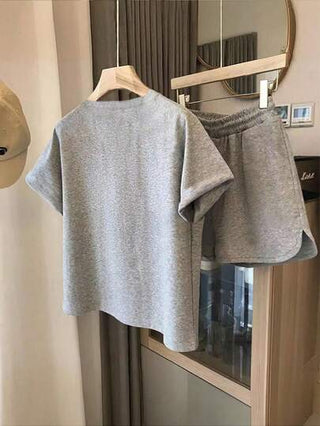 مجموعة قطعتين للنساء، سروال رياضي ذو قصة منتظمة وياقة مستديرة مطرز برموز أمريكية