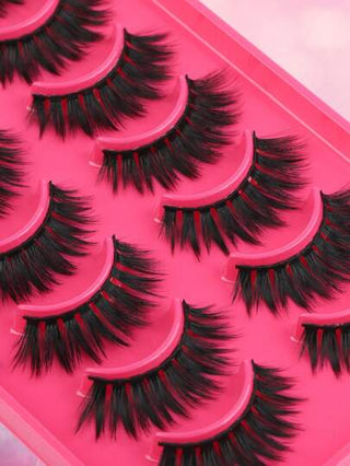 10 أزواج رموش مستعارة طويلة وكثيفة بأسلوب 'D curl' مُطبقة في علبة حمراء، مثالية لإطلالة غربية وأمريكية لاتينية فخمة، مناسبة للمناسبات وتجميل الليل