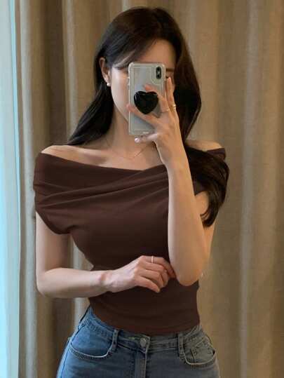 DAZY تي شيرت نسائية بتصميم الكتف الواحد ، أحادية اللون ، آستين قصير ، مناسبة للربيع والصيف