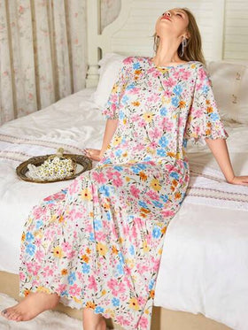 SHEIN فستان نوم طويل مطبوع بطبعات زهرية رومانسية، مزين بكشكشة الذيل، مناسب للربيع والصيف