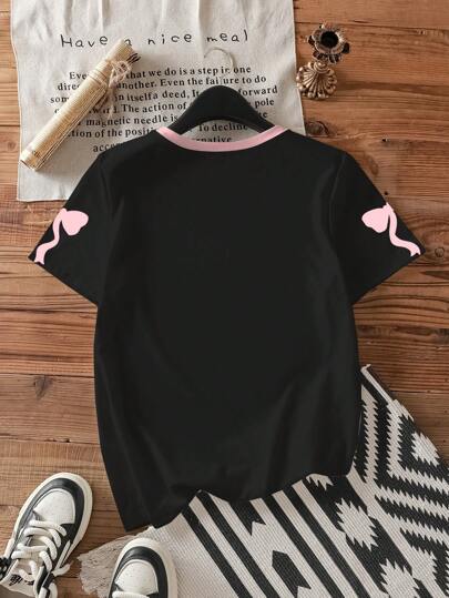 EZwear تي شيرت نسائي بقصة فضفاضة ذو رقبة دائرية وأكمام قصيرة، برسومات فراشة زهرية أنيقة وبسيطة، بلون وردي