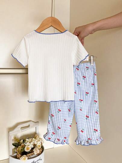 SHEIN Playful Pals مجموعة قميص كم قصير مع بنطلون مربع للبنات الرضع/الأطفال الصغار للربيع/الصيف، زخرفة شعار أنيقة كرزية، مقاس من 0 إلى 3 سنوات، قطعتان