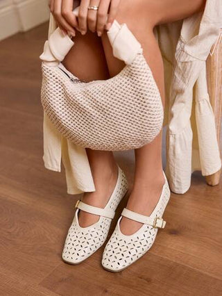 CUCCOO CHICEST أحذية نسائية مسطحة لصيف أنيق وراحة قدم، ذات نصف كعب وأصابع مدورة بتصميم ريترو بسيط مقطع بطراز الليزر للأعياد، عيد الميلاد وحفلات رأس السنةرمضان