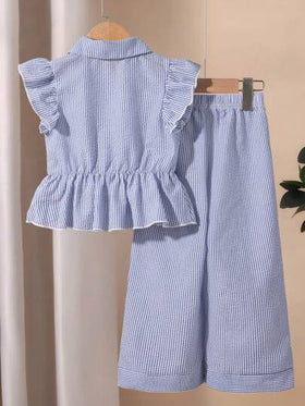 Elladie kids طقم بلوزة وشورت صيفية للبنات الصغار، بلوزة ذات أكمام متدلية بفراشات رقبة مفتوحة مخطط باللون ازرق - إبيض، وشورت قصير أبيض بسيط ، مريح وعملي للارتداء اليومي