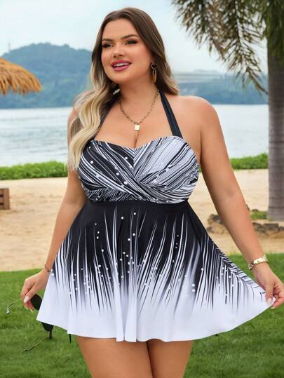 SHEIN CURVE+ بدلة سباحة كاجوال مكونة من قطعتين للنساء ذوات الأحجام الكبيرة، تشمل: توب مطبوع بدرجتين من اللون و شورت خصر عالٍ موحد اللون مع رباط خصر وأربطة متقاطعة في الظهر