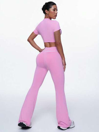 SHEIN Sport Studio بذلة رياضية مكونة من ملابس علوية ذات رقبة مستديرة وأكمام قصيرة مع لون متباين للتريم وبنطلون ذو ساق واسعة طويلة