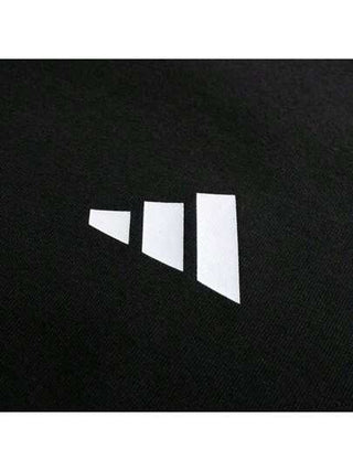 Adidas تي شيرت قصير الأكمام بطبعة GFX لكل يوم، بياقة دائرية سايبة للرجال للرياضة والخارج