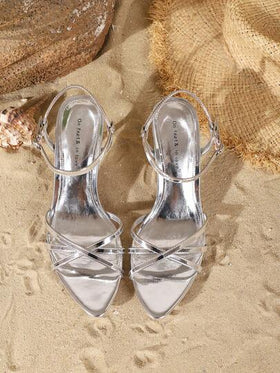 On feet& in love صنادل نسائية أنيقة وعصرية ذات أشرطة متقاطعة وأصابع قدم مدببة وكعب رفيع مناسبة للفساتين في الصيف، كعب إبرة