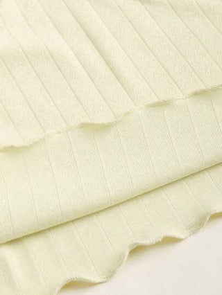 Sweetra ملابس علوية صيفي وتابستاني من ال- knit مع رسومات jacard وبدون أكمام مع كسرات وتجميعات مناسب للأجازات والنزهات، به زخرفة زهور صغيرة على الصدر، أصفر مناسب وجذاب