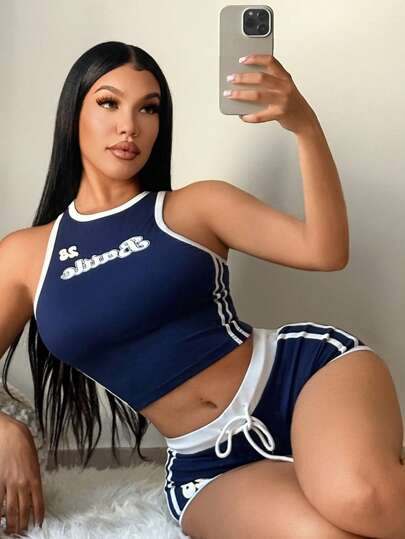 SHEIN SXY مجموعة قصيرة وقميص مطبوع عليه حرف للنساء قطعتين، مجموعة صيفية قصيرة وقميص رياضي للنساء قطعتين، مجموعة قصيرة قطعتين، مجموعة رياضية قصيرة قطعتين للنساء باللون الأزرق الداكن